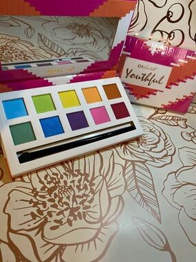 Okalan Youthful Vibrant Eyeshadow Palette - Multicolor